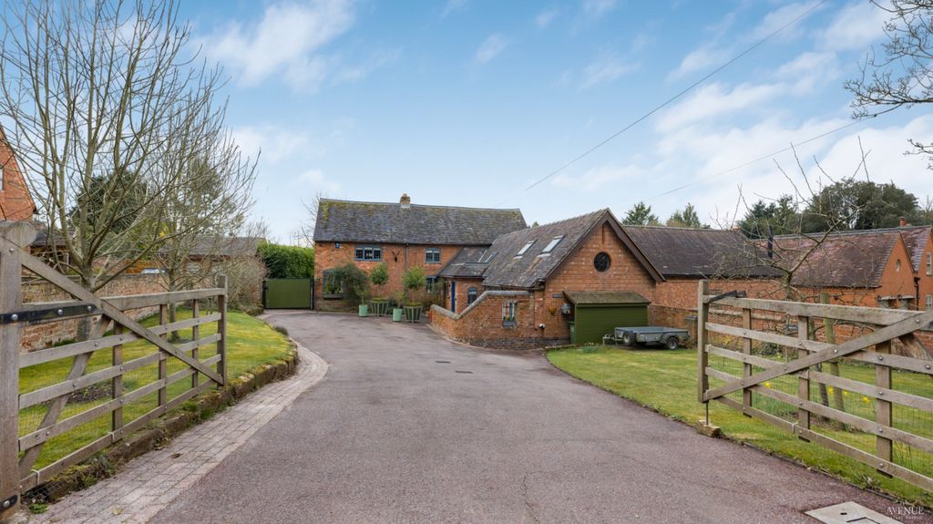Property photo 2 of 31 4000826