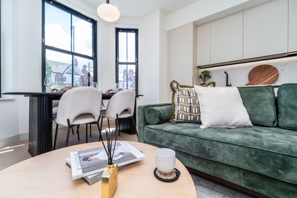 Property photo 2 of 16 Pbox-Img.Jpg