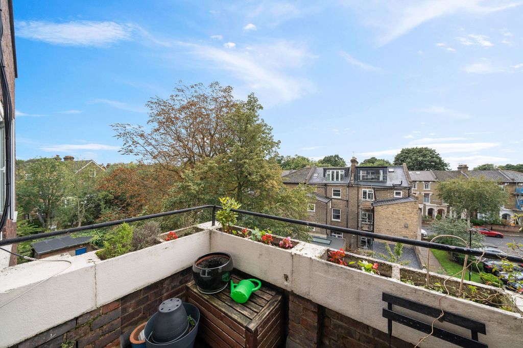 Property photo 2 of 20