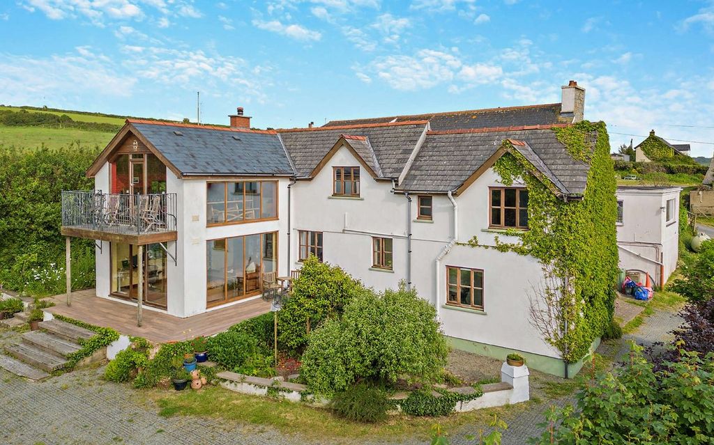 Property photo 3 of 148