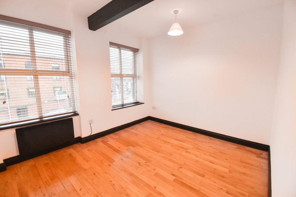 Property photo 3 of 10 Living Room