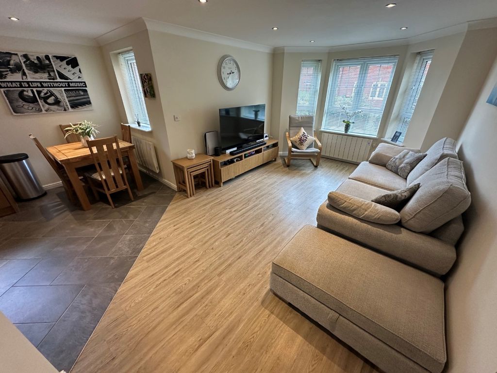 Property photo 2 of 10 4243121