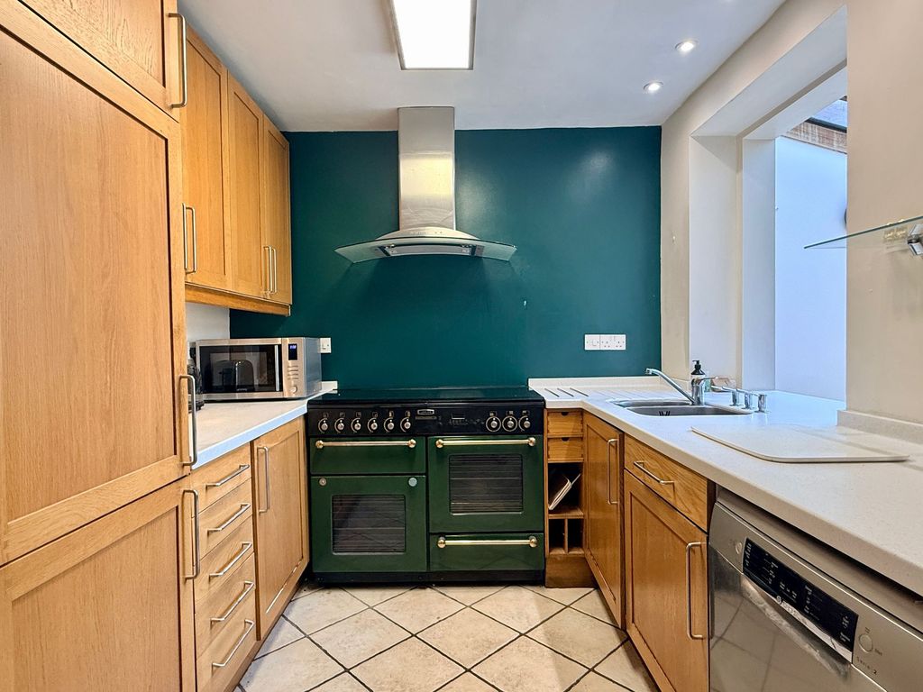 Property photo 2 of 19 Kitchen