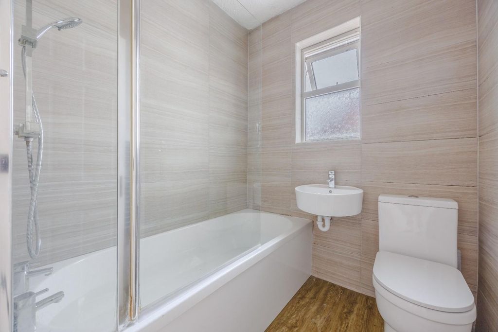 Property photo 3 of 16 Bathroom