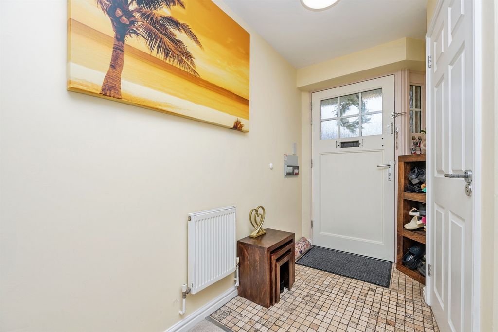 Property photo 2 of 20