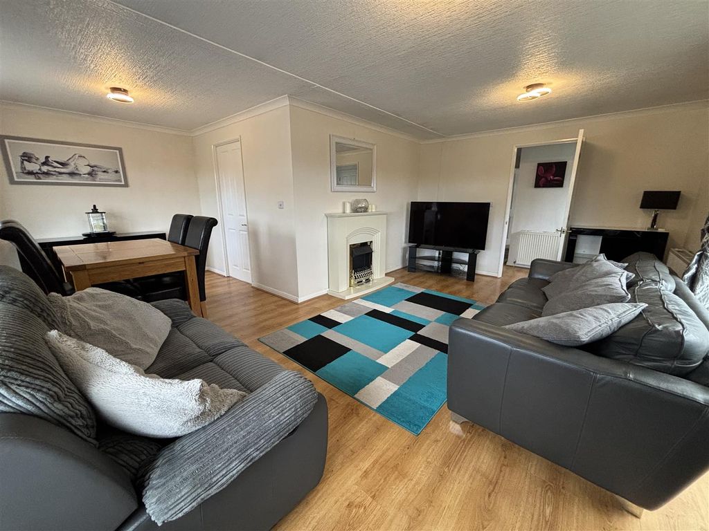 Property photo 2 of 17 L-Shaped Living/Dining Room