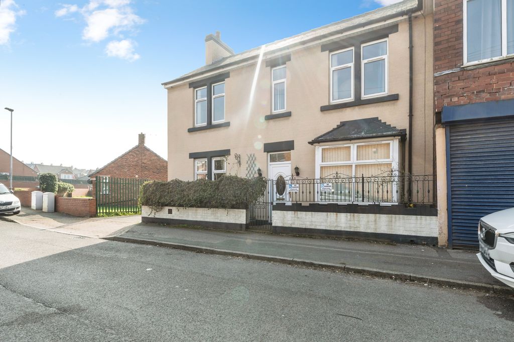 Property photo 1 of 15 Front View