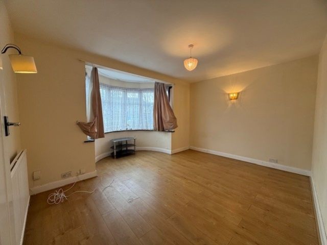 Property photo 3 of 11 3