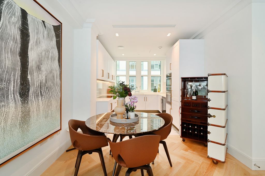 Property photo 2 of 27