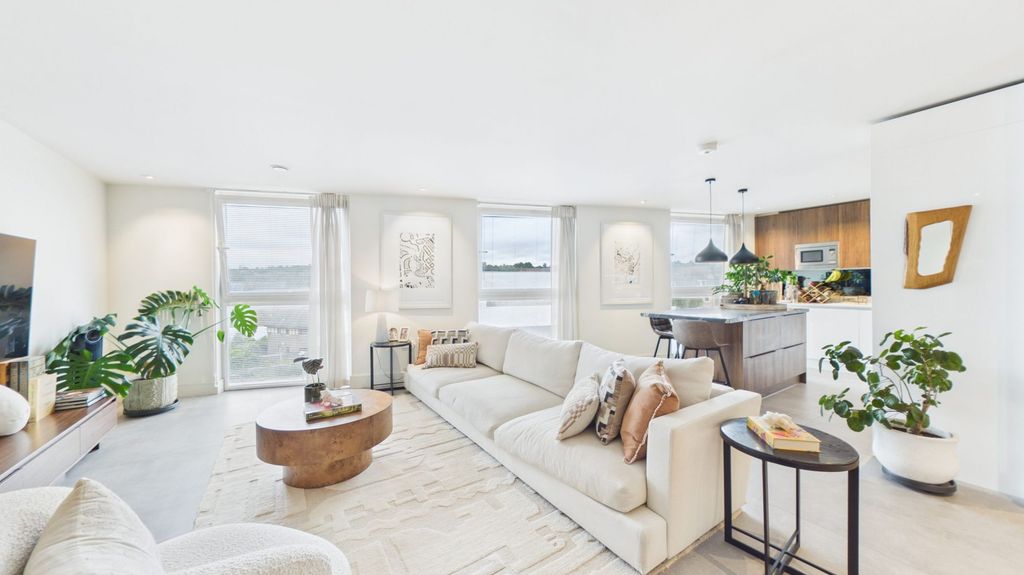 Property photo 1 of 17 Open Plan Lounge/Kitchen/Dining Area
