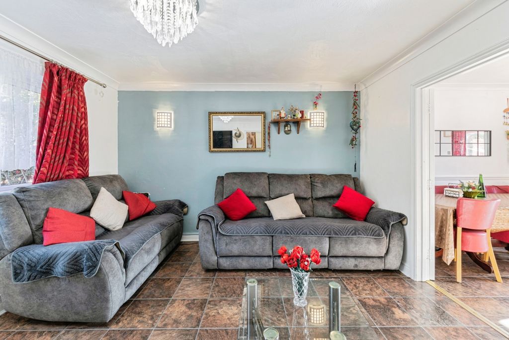 Property photo 3 of 13 Pbox-Img.Jpg
