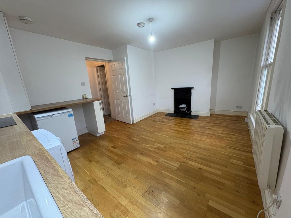 Property photo 2 of 7 Image