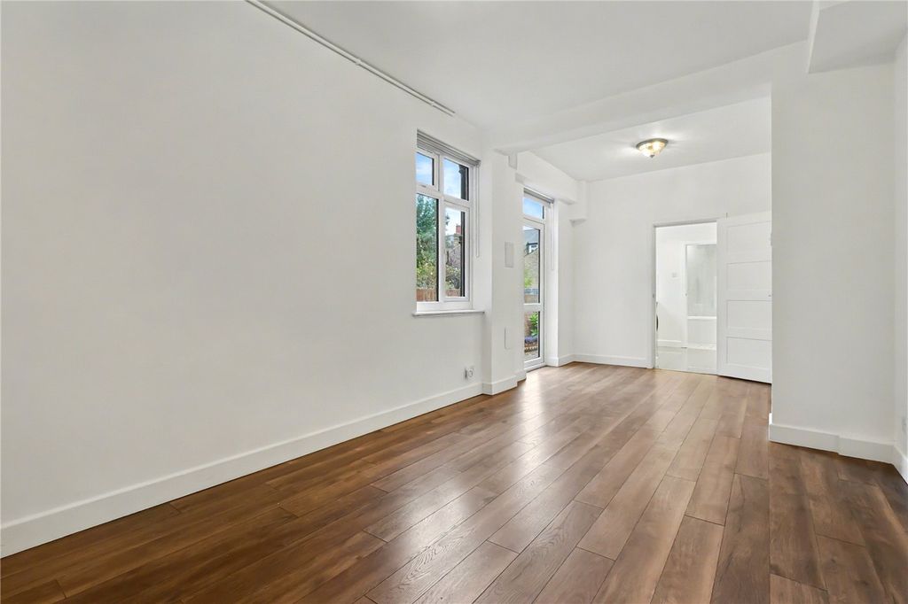 Property photo 2 of 12 Picture No. 14