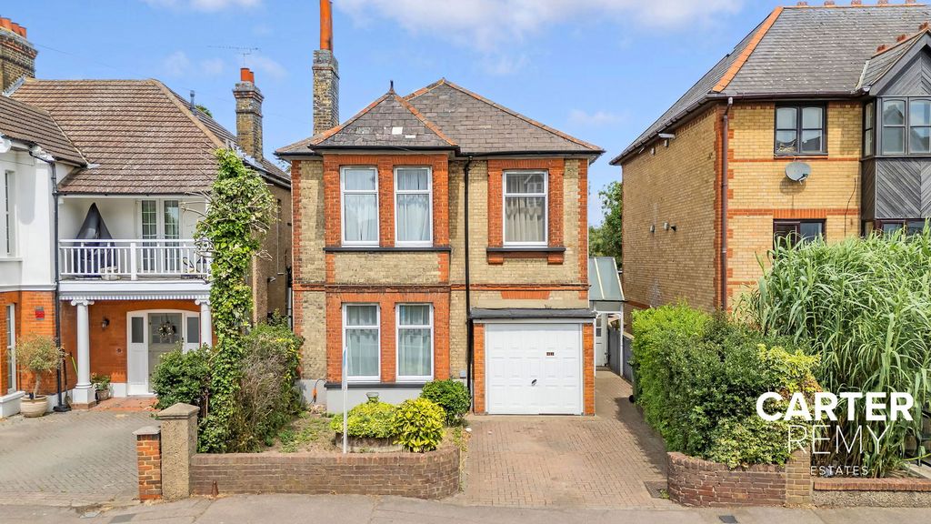 Property photo 1 of 32