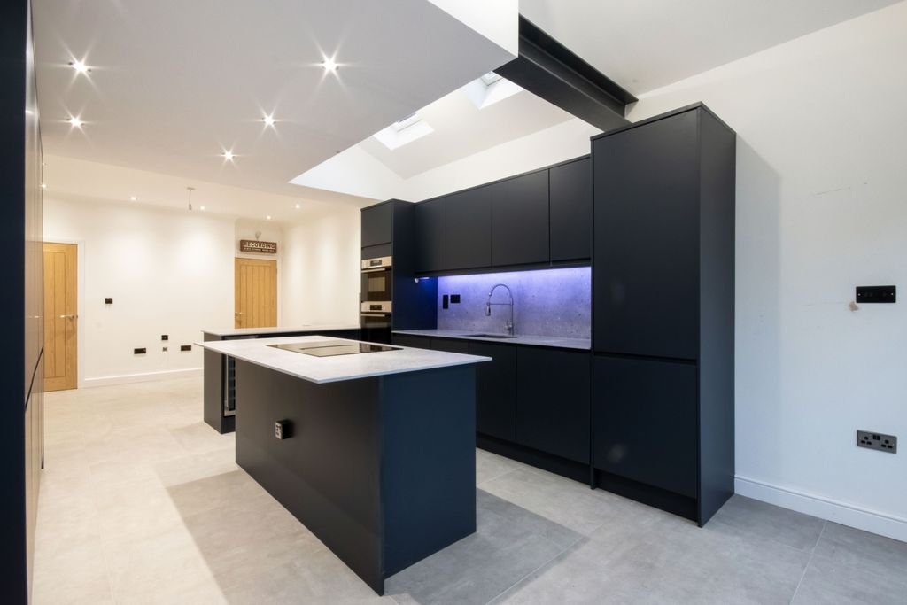 Property photo 3 of 20 Collington-08