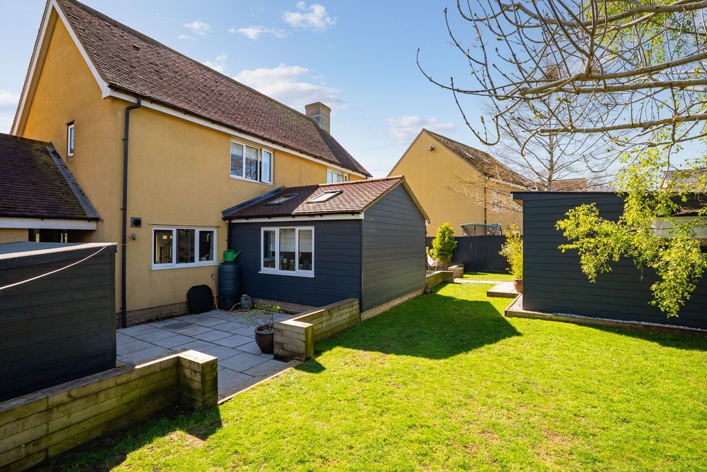 Property photo 2 of 37