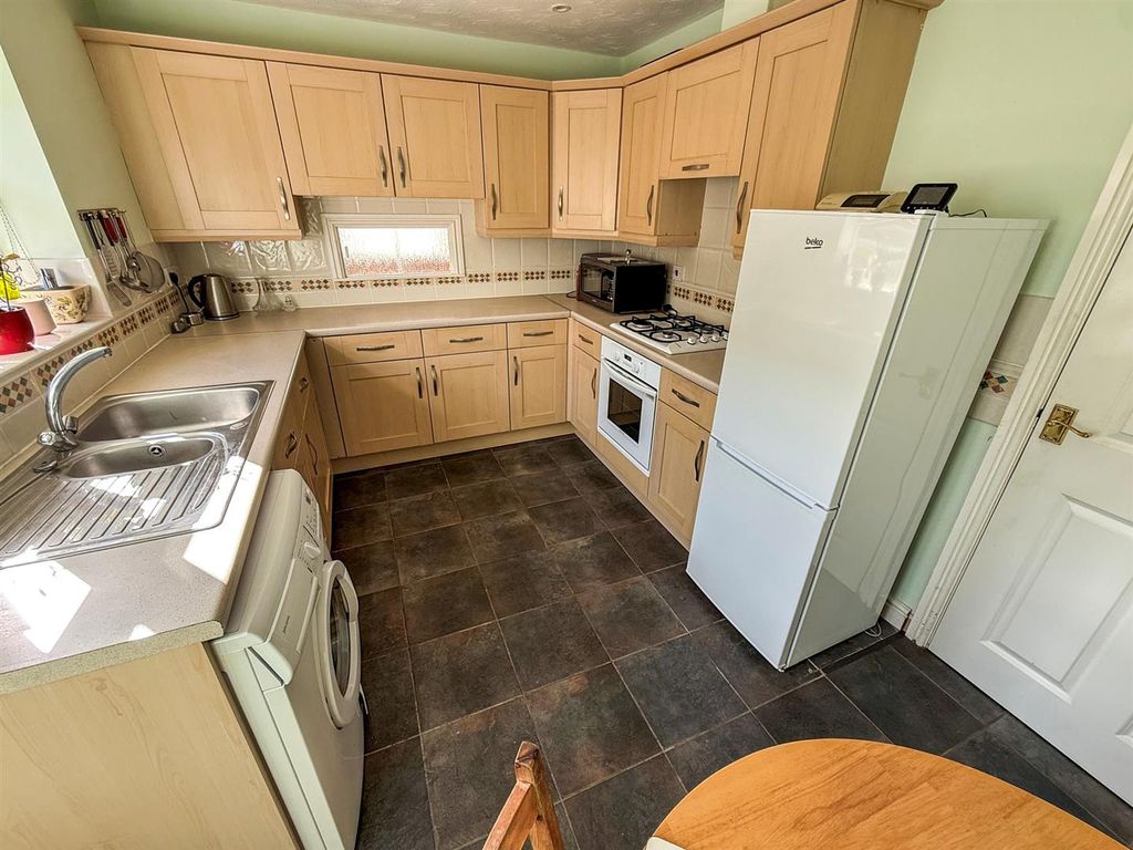 Property photo 3 of 16 Kitchen/Breakfast Room