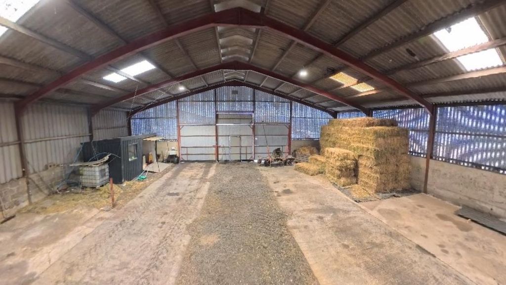 Property photo 3 of 5 4