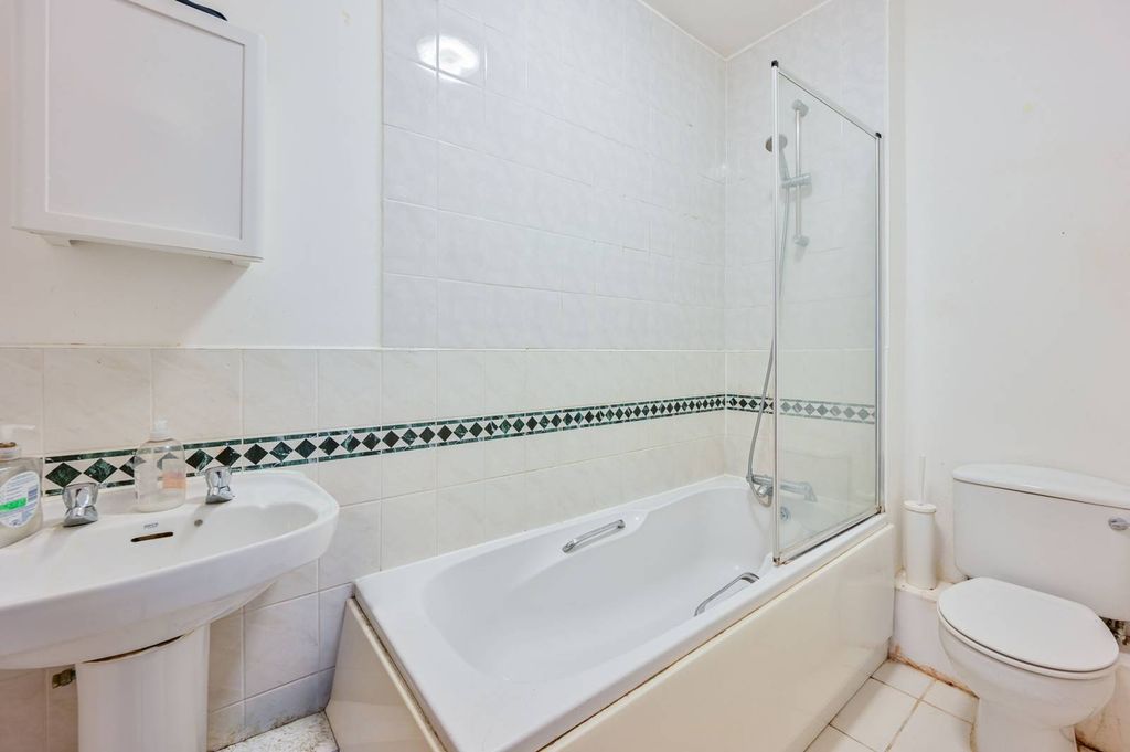 Property photo 3 of 6