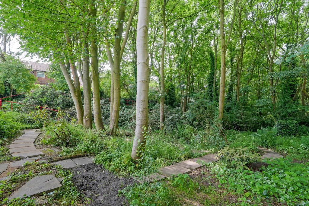 Property photo 3 of 40 Woodland