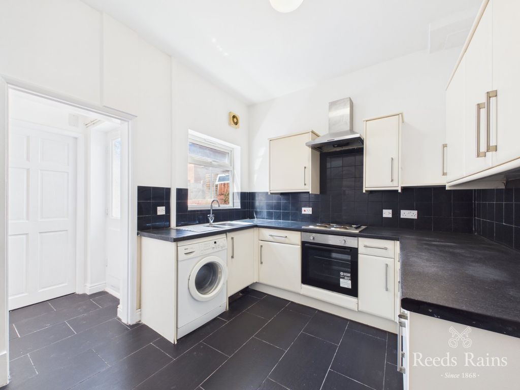 Property photo 2 of 17 Kitchen
