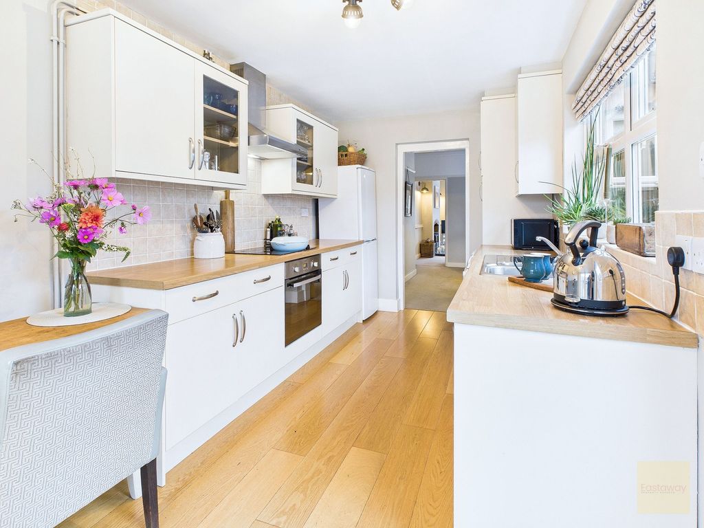 Property photo 3 of 17 Kitchen