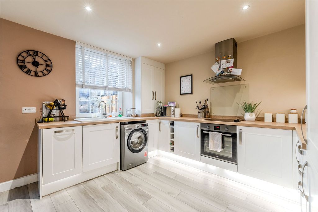 Property photo 3 of 14 Picture No. 15