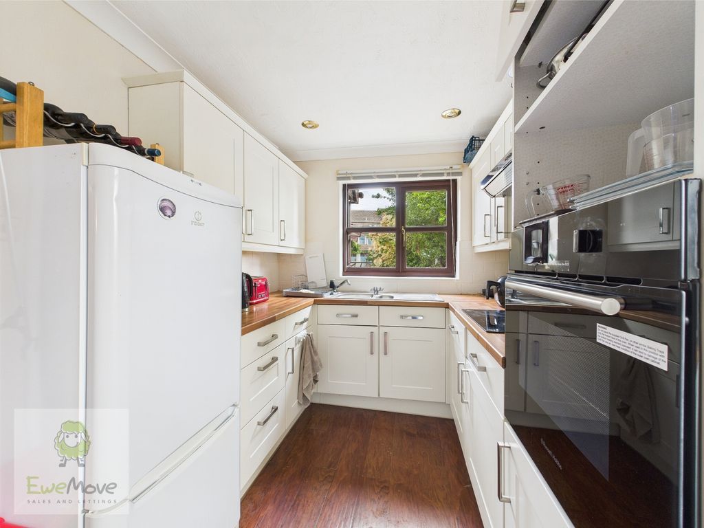 Property photo 2 of 15 Kitchen