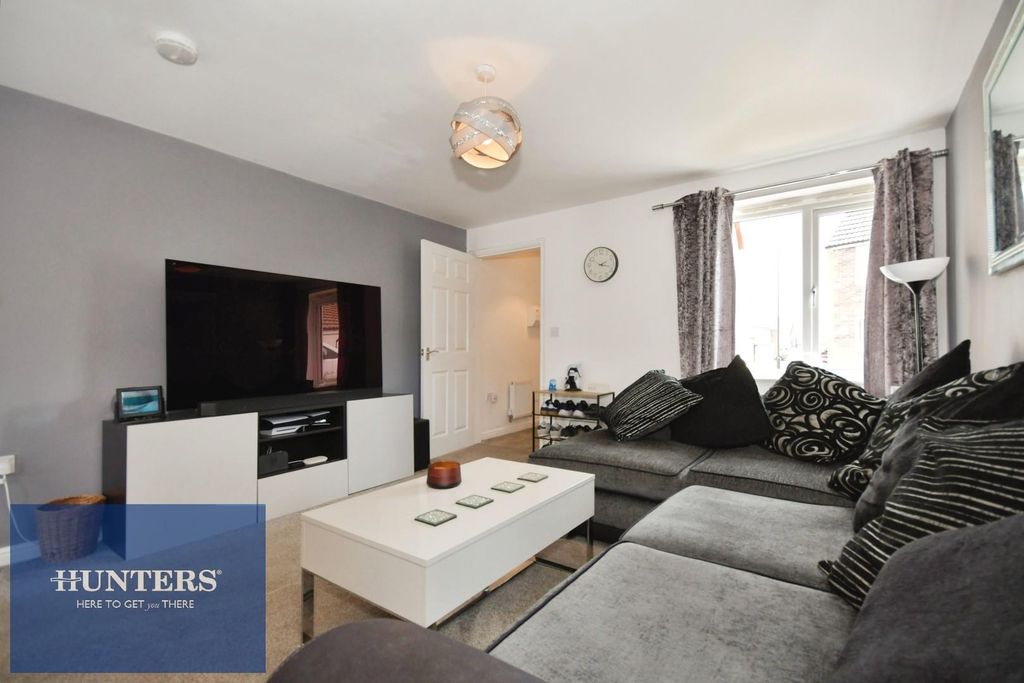 Property photo 2 of 14 Lounge 3.Jpg