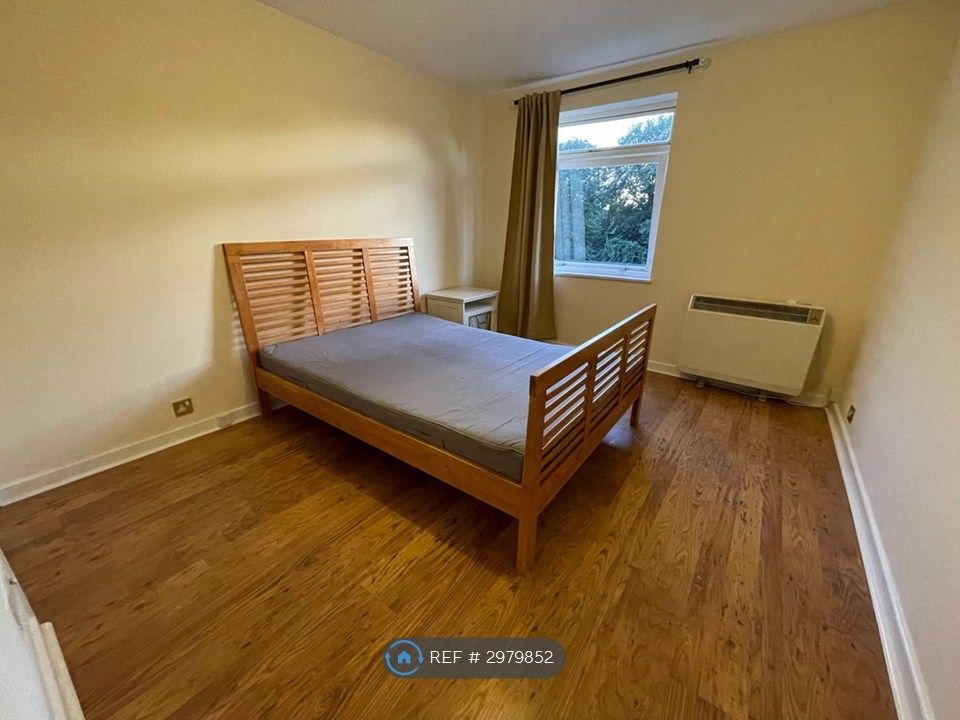 Property photo 1 of 8 Master Bedroom