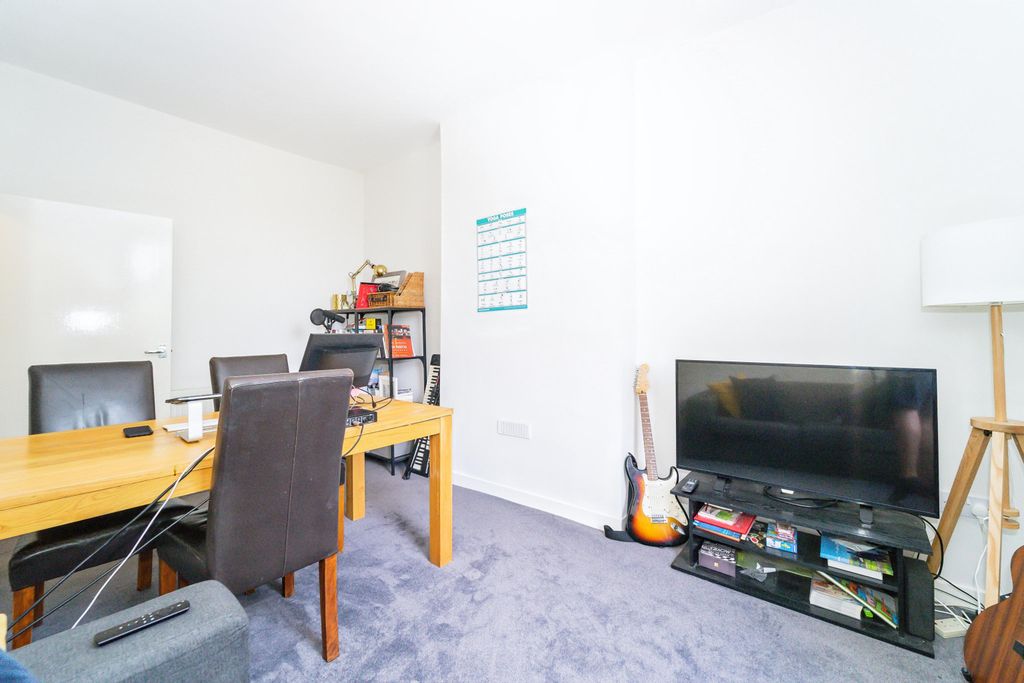Property photo 3 of 5