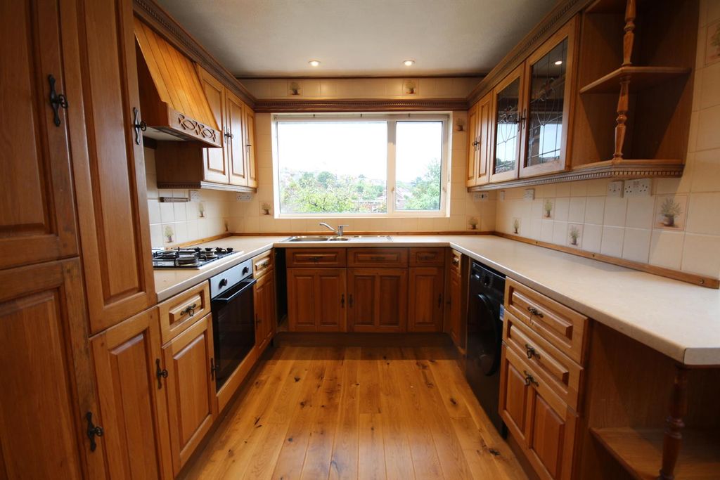 Property photo 3 of 12 Kitchen