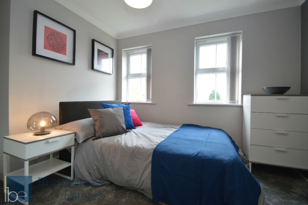 Property photo 1 of 9 Bedroom