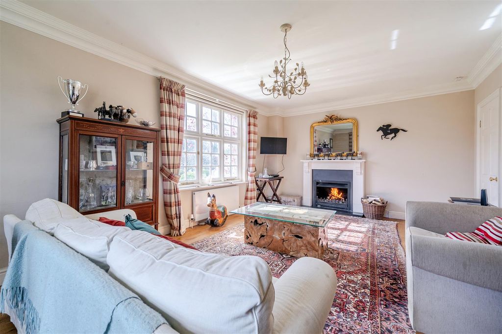 Property photo 2 of 25 Drawing Room