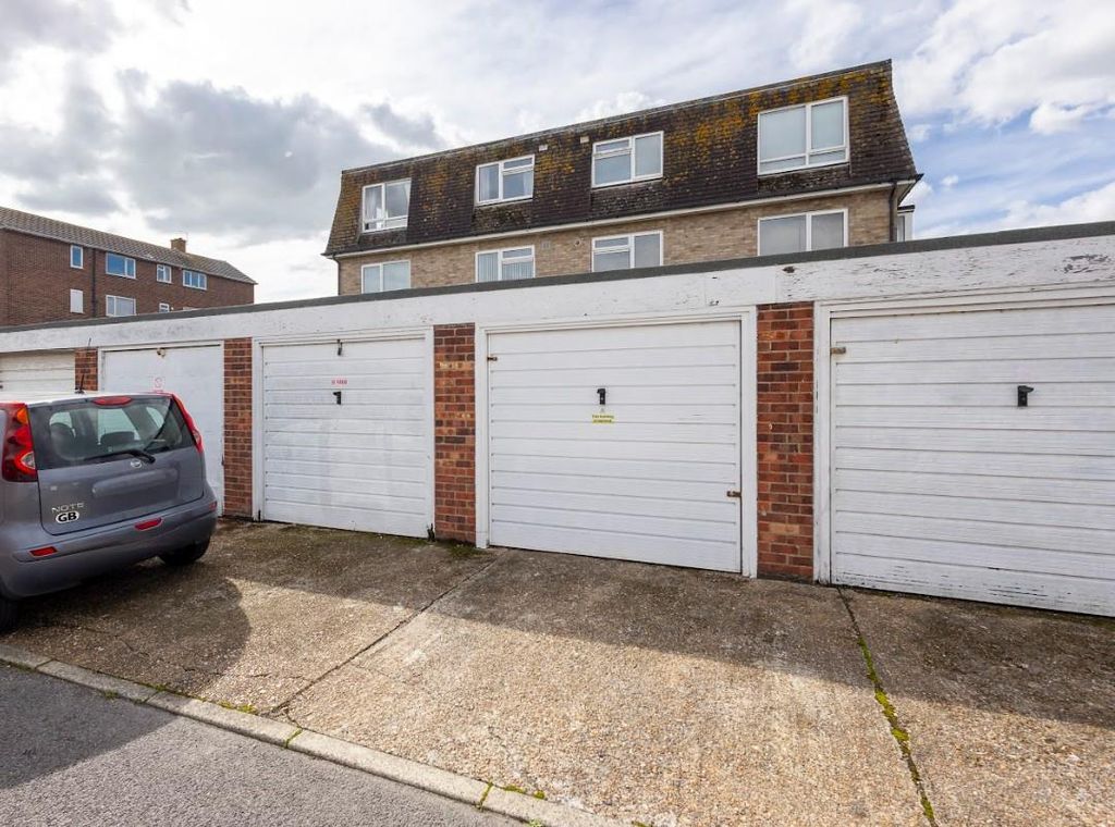 Property photo 2 of 16 Lukin Garage .Jpg