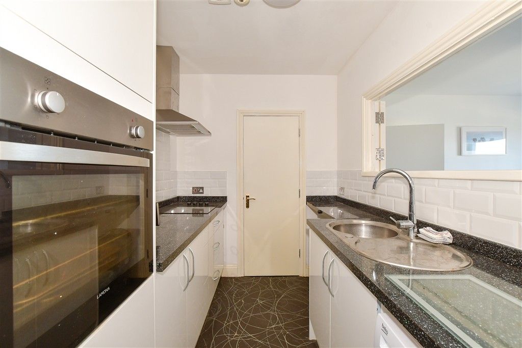 Property photo 3 of 11 Kitchen