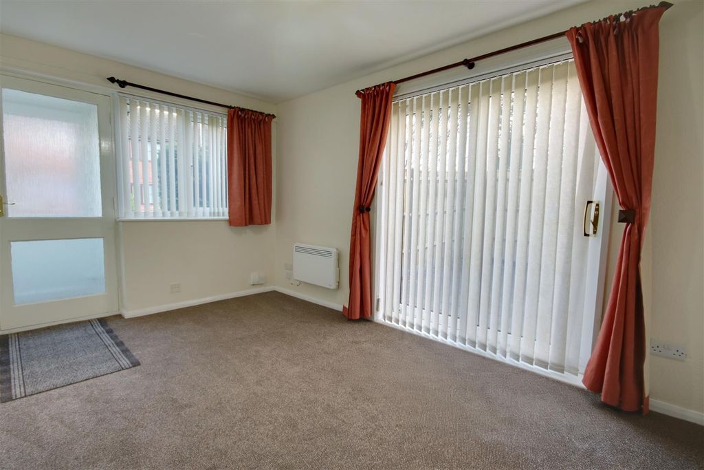 Property photo 2 of 9 Lounge