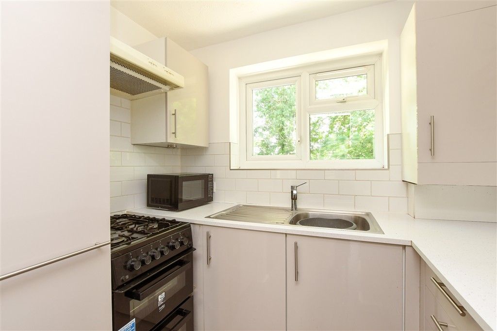 Property photo 3 of 11 Kitchen