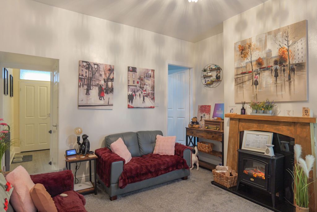 Property photo 2 of 23