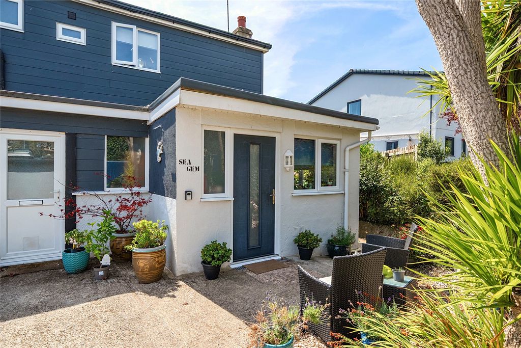 Property photo 3 of 34 Sea Gem