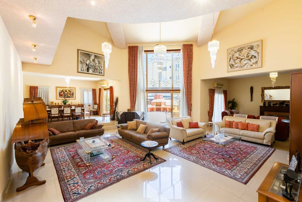 Property photo 1 of 30