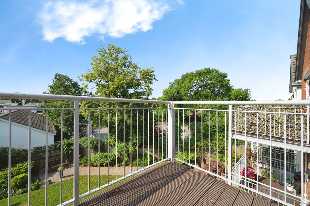 Property photo 2 of 17 Photo