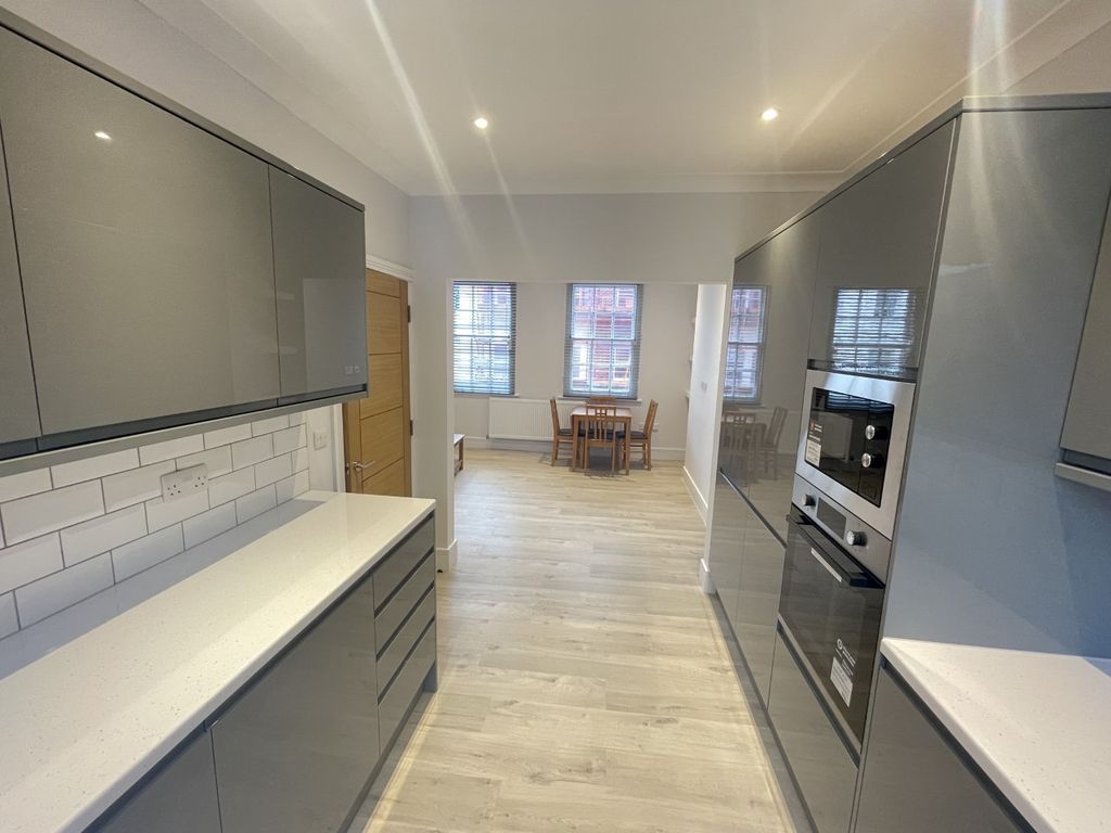 Property photo 1 of 32