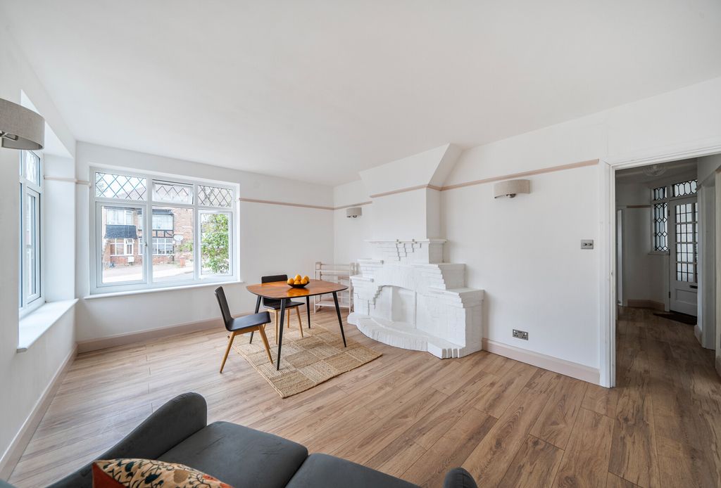 Property photo 1 of 12 1502823-2-6A84246...