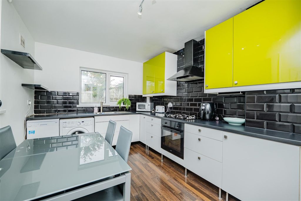 Property photo 2 of 20 P1399030.Jpg