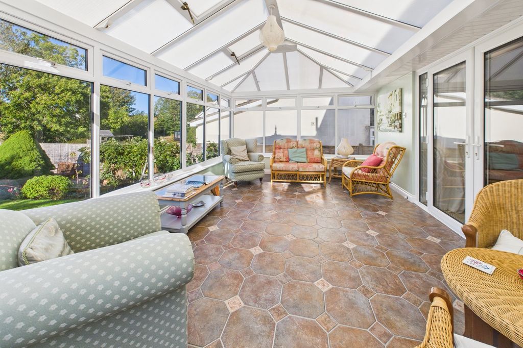 Property photo 2 of 21 Conservatory