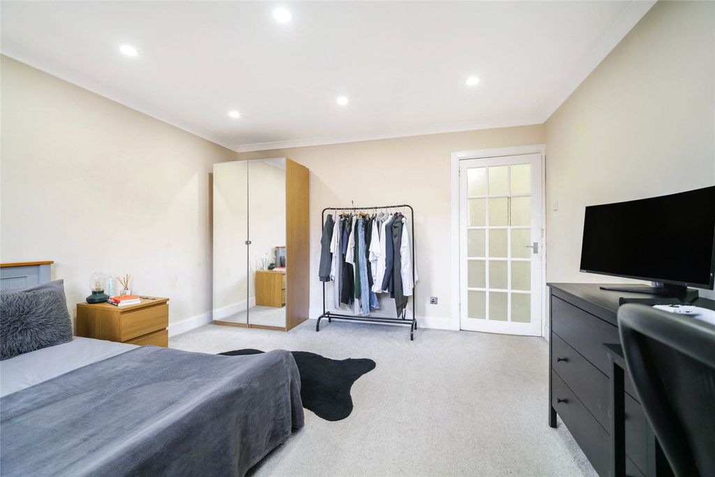 Property photo 3 of 18 Bedroom 1