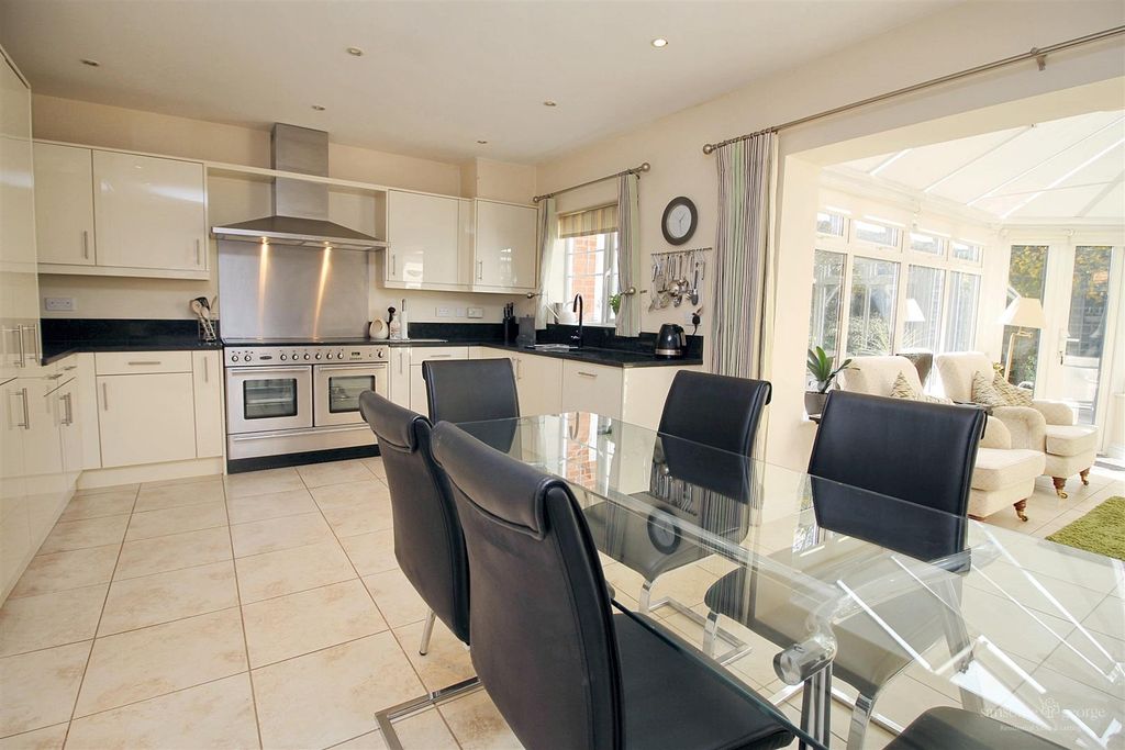 Property photo 2 of 27 Kitchen/Diner