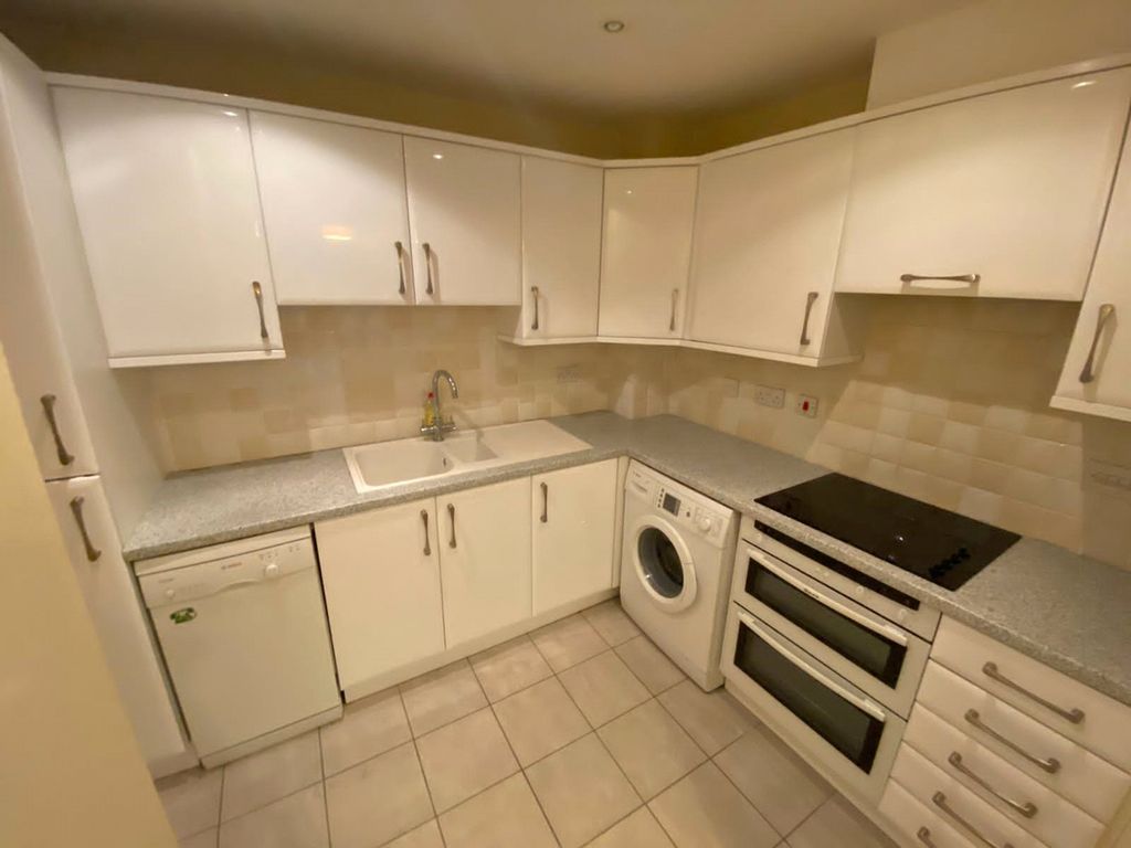 Property photo 3 of 6 Kitchen