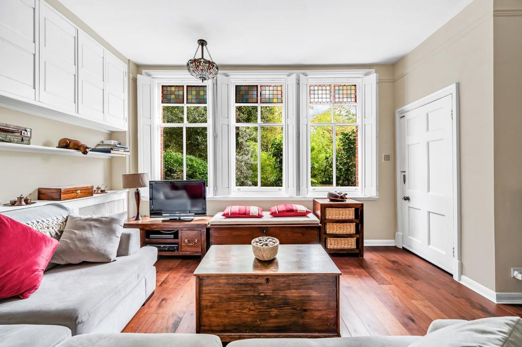 Property photo 1 of 9 Flat 1, 59 Barrowgate Road-3.Jpg